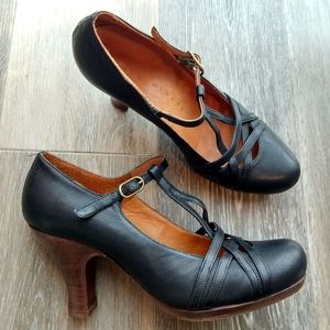 CHIE MIHARA black vintage style T-strap heels 37